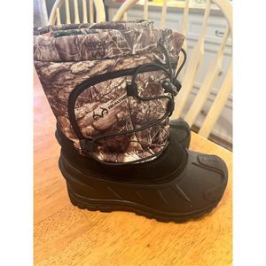 Itasca Realtree Boys Winter Boots. Size 1